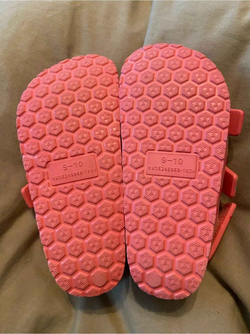 Strawberry 9/10T sandals